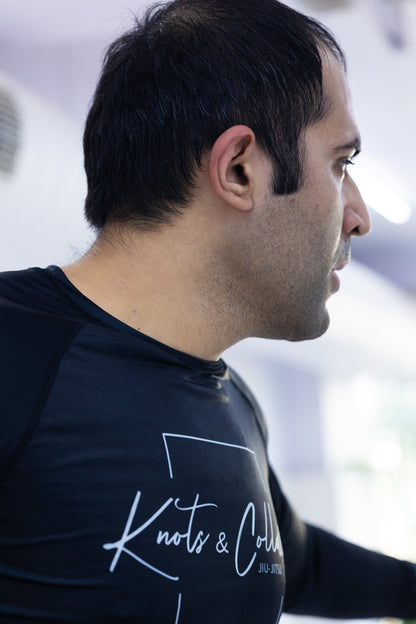 Knots & Collar Rashguard: Feather-Light, Breathable, and Stylish