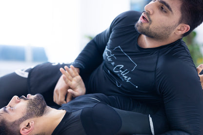 Knots & Collar Rashguard: Feather-Light, Breathable, and Stylish