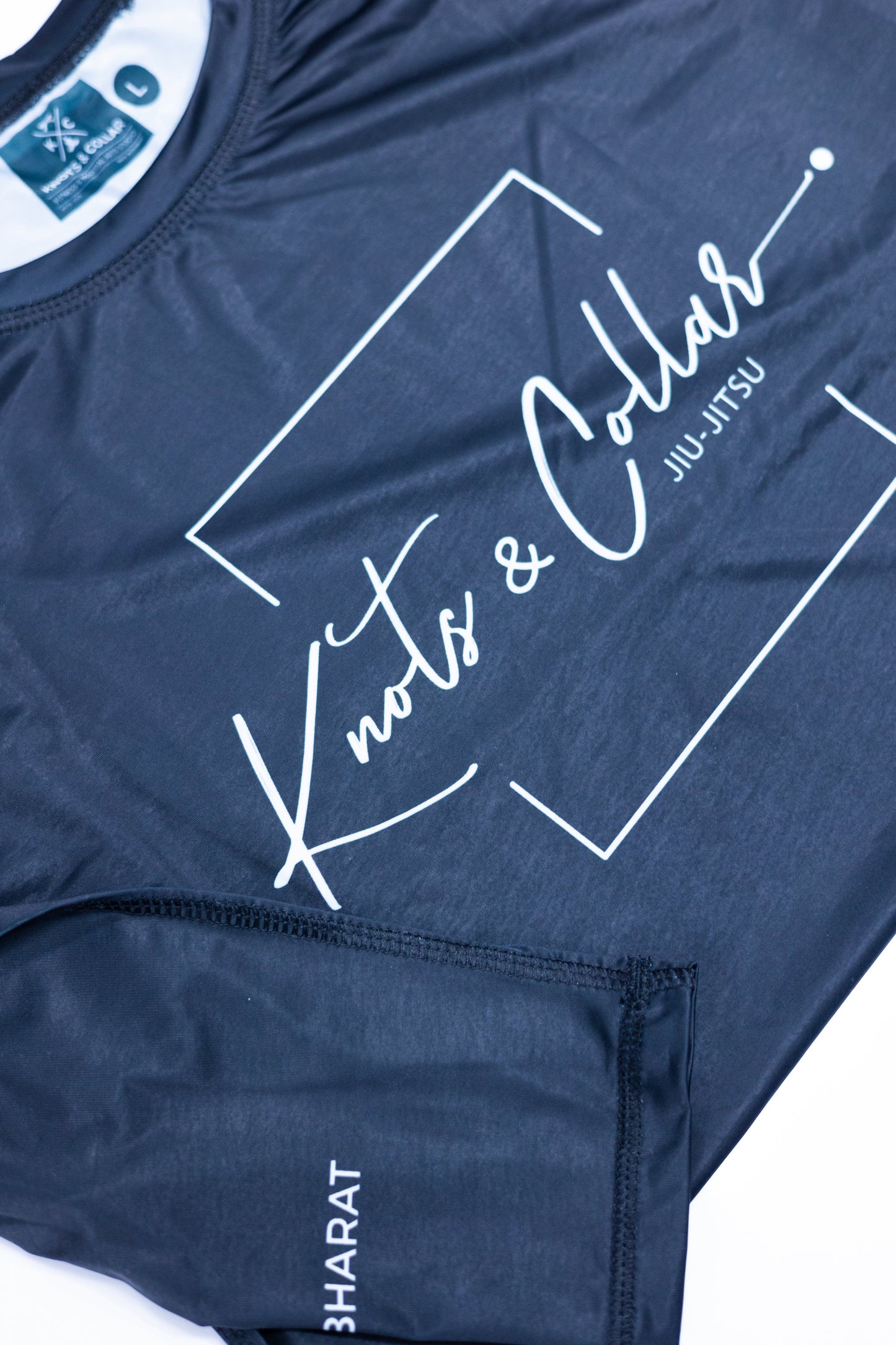 Knots & Collar Rashguard: Feather-Light, Breathable, and Stylish