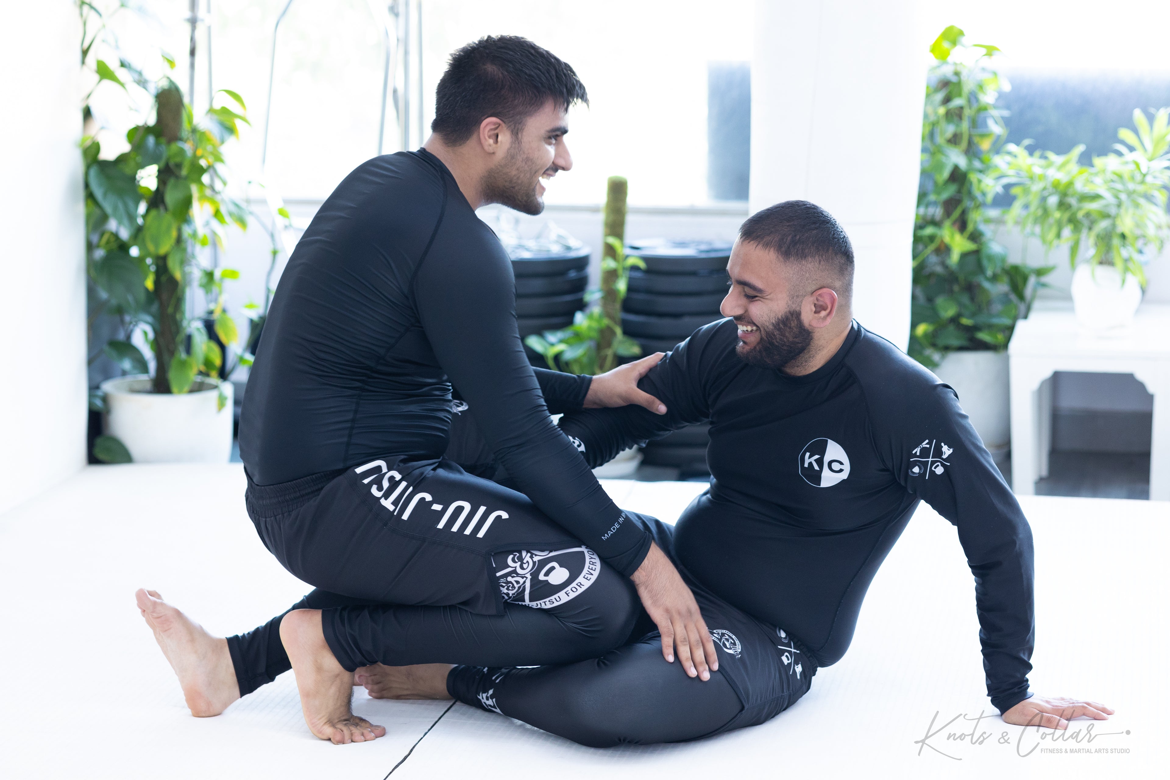 No-gi jiu jitsu class Knots and Collar Delhi — grappling training