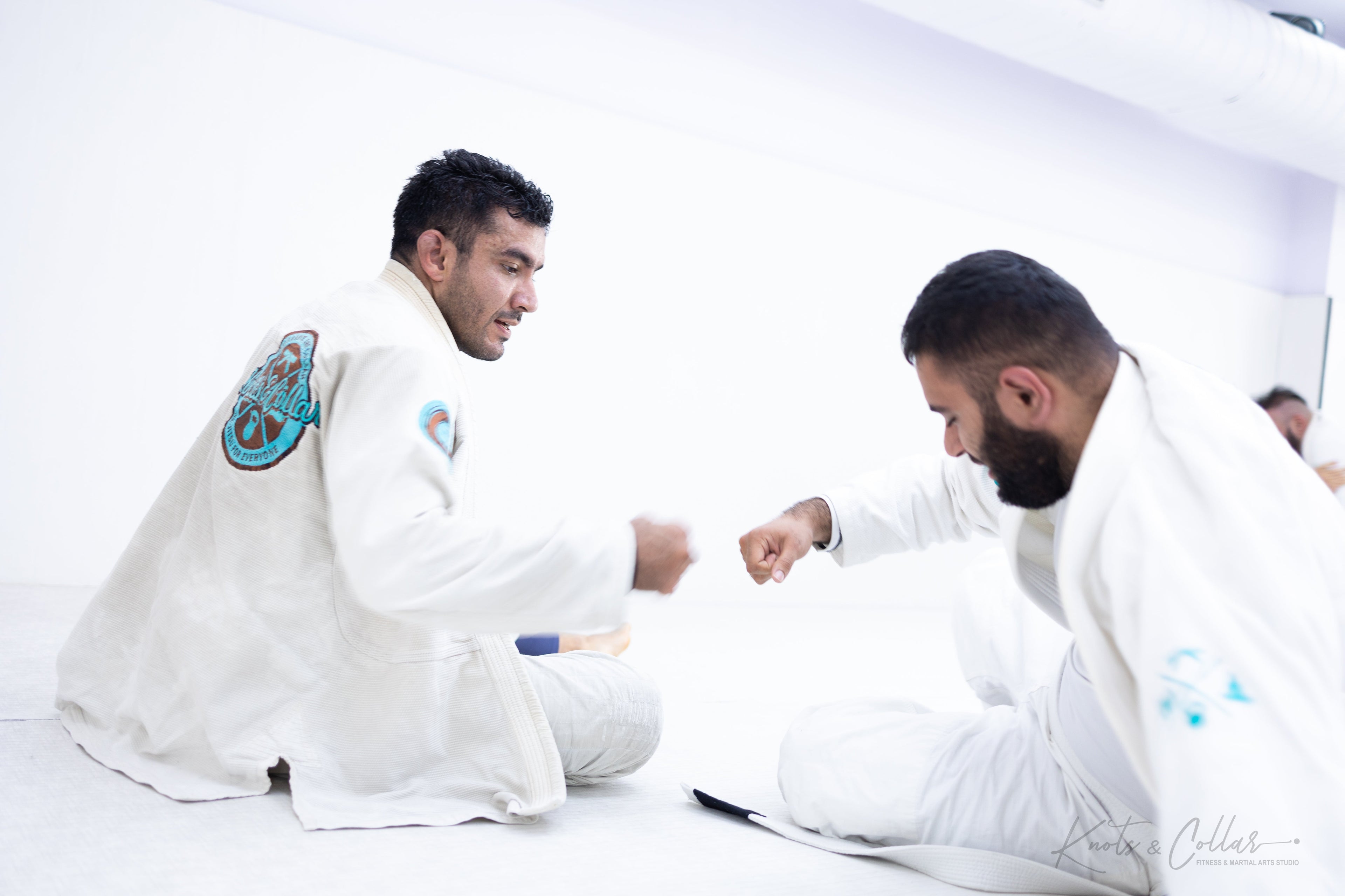 students rolling during bjj training at Knots & Collar Delhi