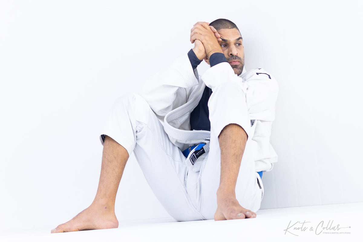 BJJ practitioner in gi studying guard position at Knots and Collar New Delhi